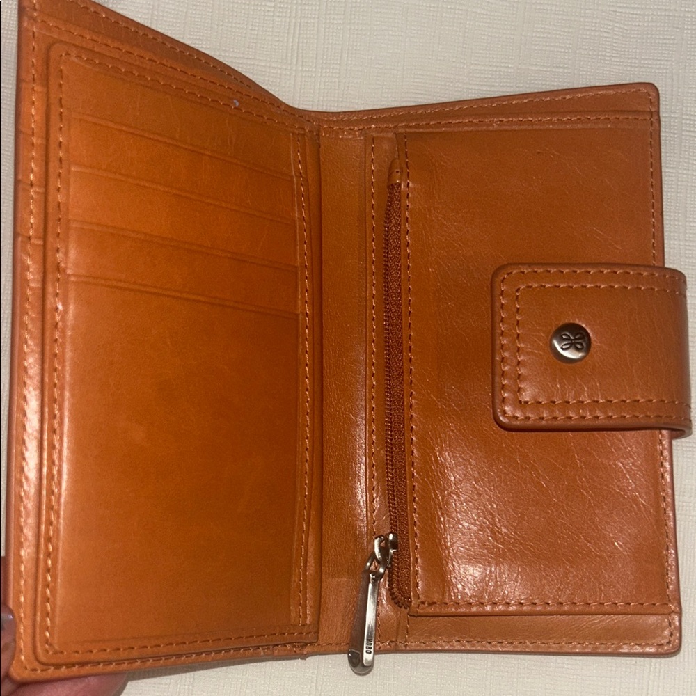 HOBO Tan Leather Wallet a lot of card slots - Picture 3 of 6